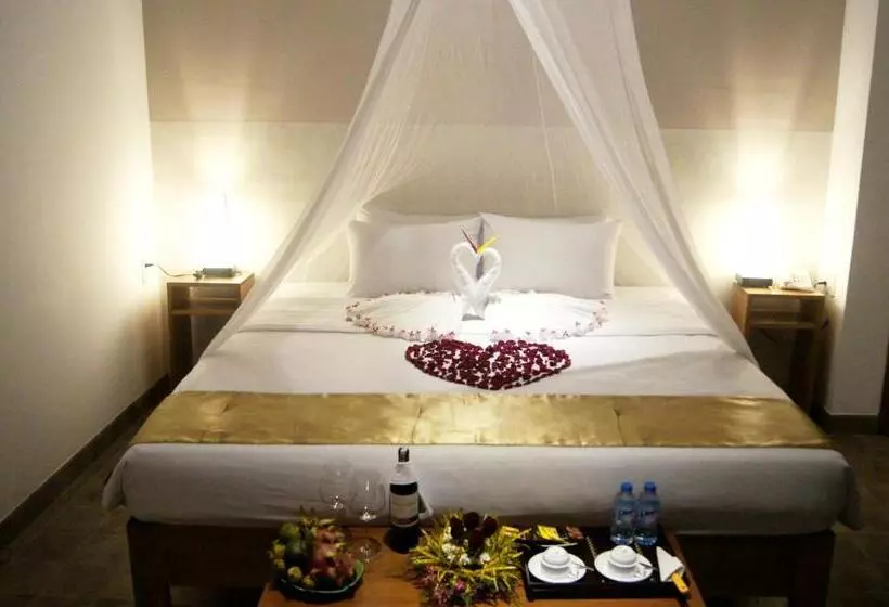 Mekong Riverside Boutique Resort & Spa