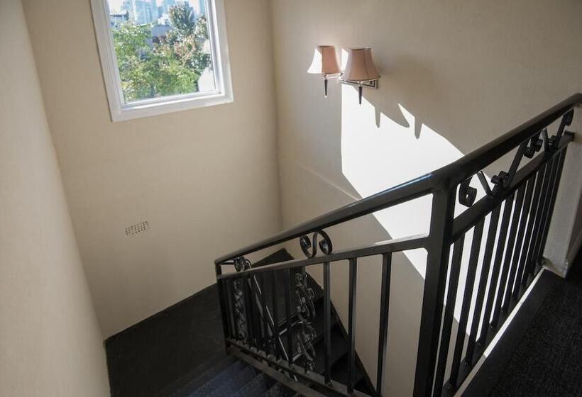 Пансион Lily Sands Inn