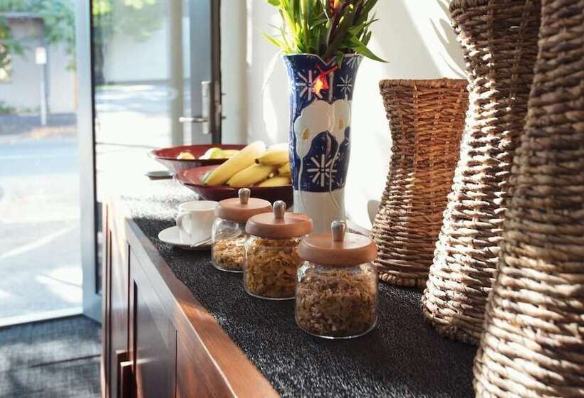 Пансион Lily Sands Inn