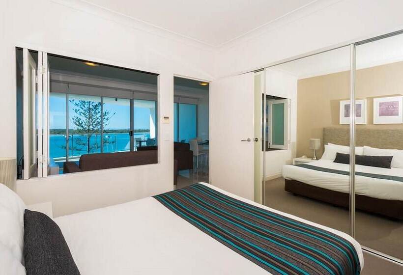 Silvershore Apartments On The Broadwater