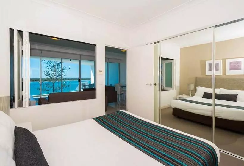 Silvershore Apartments On The Broadwater