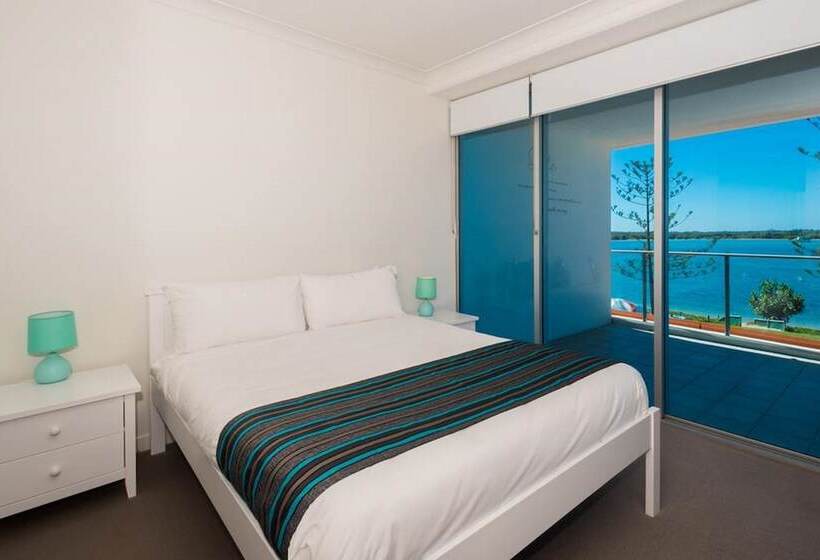 Silvershore Apartments On The Broadwater