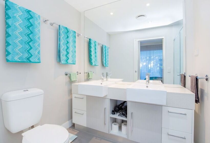 Silvershore Apartments On The Broadwater