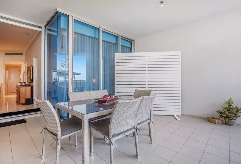 Silvershore Apartments On The Broadwater