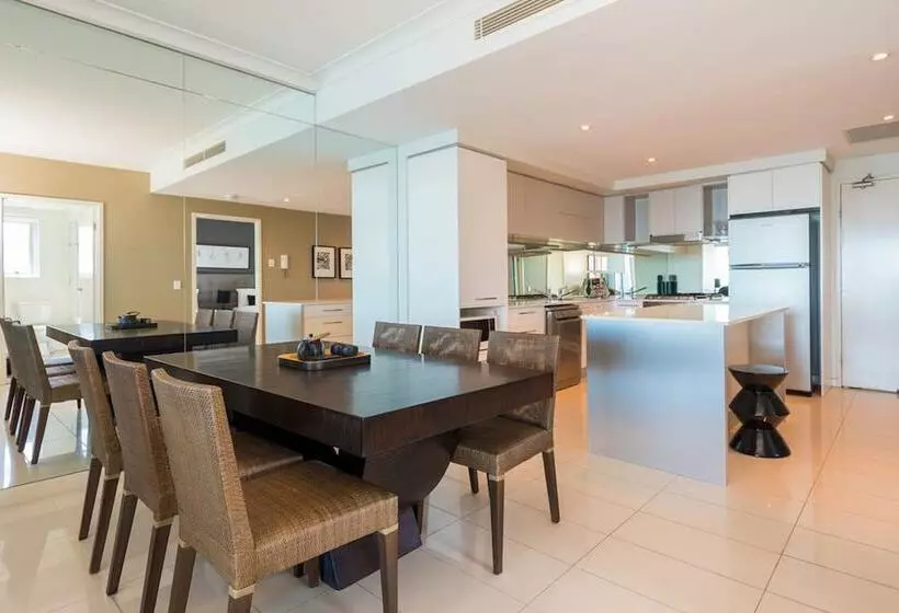 Silvershore Apartments On The Broadwater