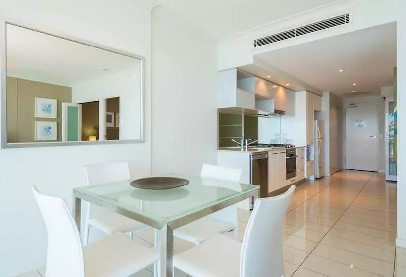 Silvershore Apartments On The Broadwater