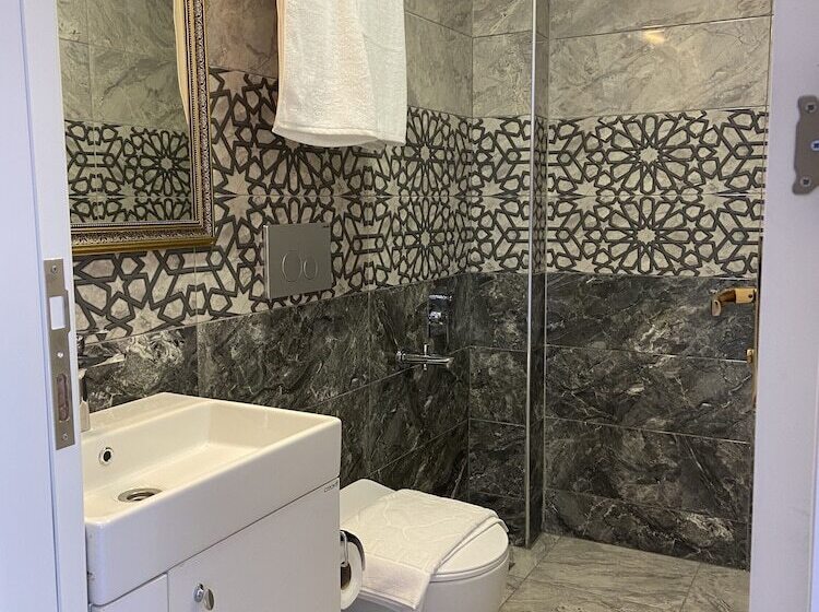 هاستل Castle S Light Boutique