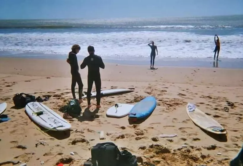 Retkeilymaja Surf House Lodge