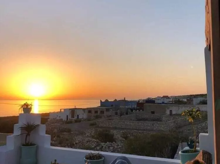 Retkeilymaja Surf House Lodge