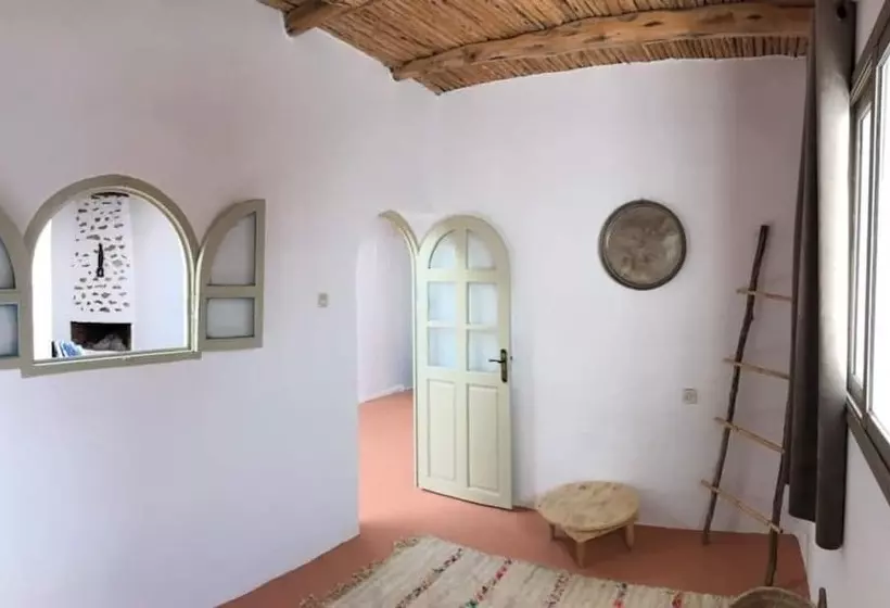 Retkeilymaja Surf House Lodge