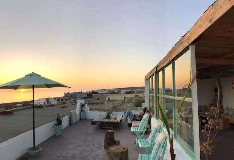 Retkeilymaja Surf House Lodge