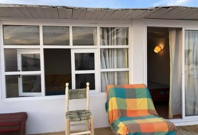 Retkeilymaja Surf House Lodge