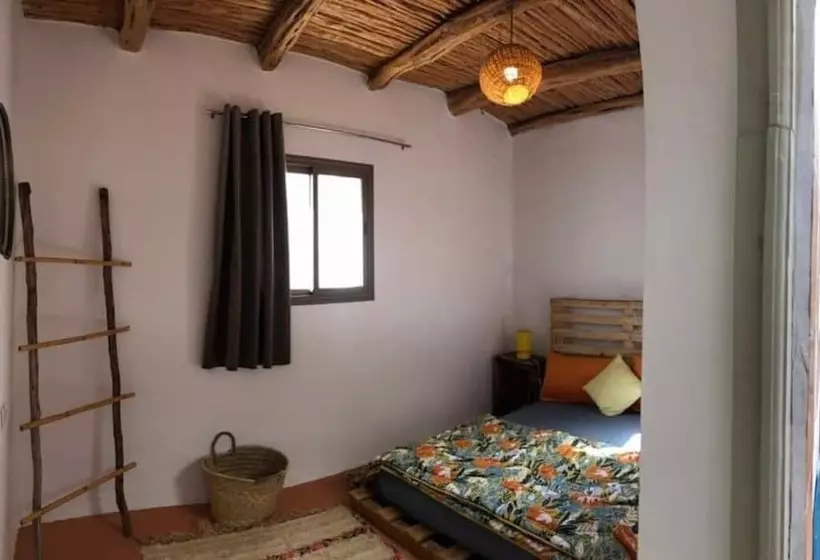 Retkeilymaja Surf House Lodge