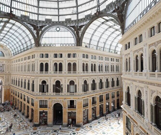 تختخواب و صبحانه Maison San Carlo Luxury Suites