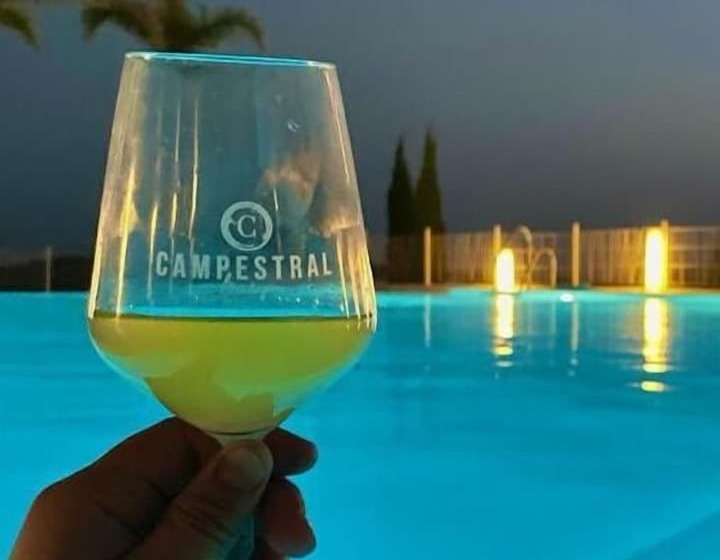 هتل Bodegas Campestral