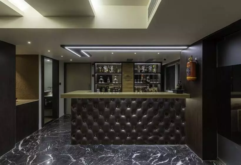 Hotelli Divan Clarks Inn Goa