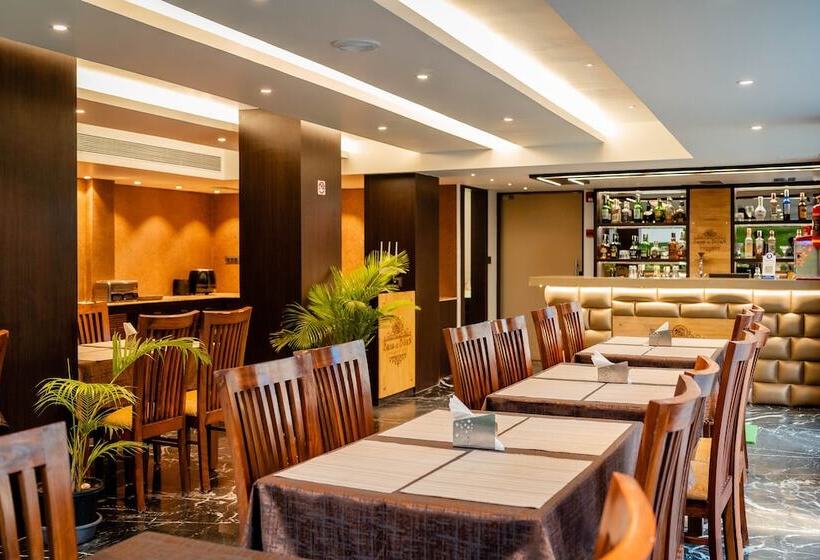 Hotel Divan Clarks Inn Goa