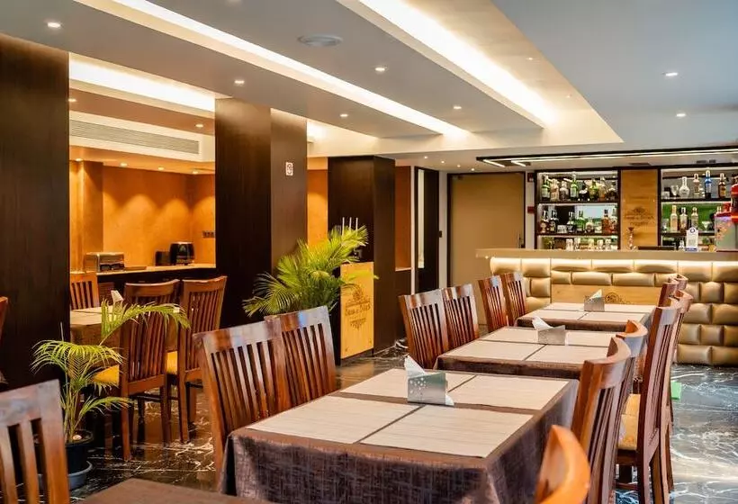 Hotelli Divan Clarks Inn Goa