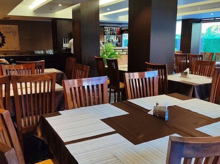Hotel Divan Clarks Inn Goa