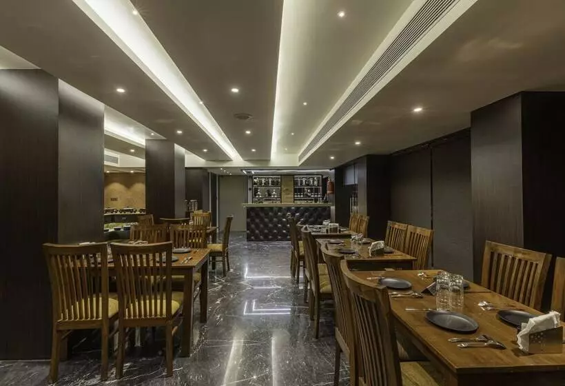 Hotelli Divan Clarks Inn Goa