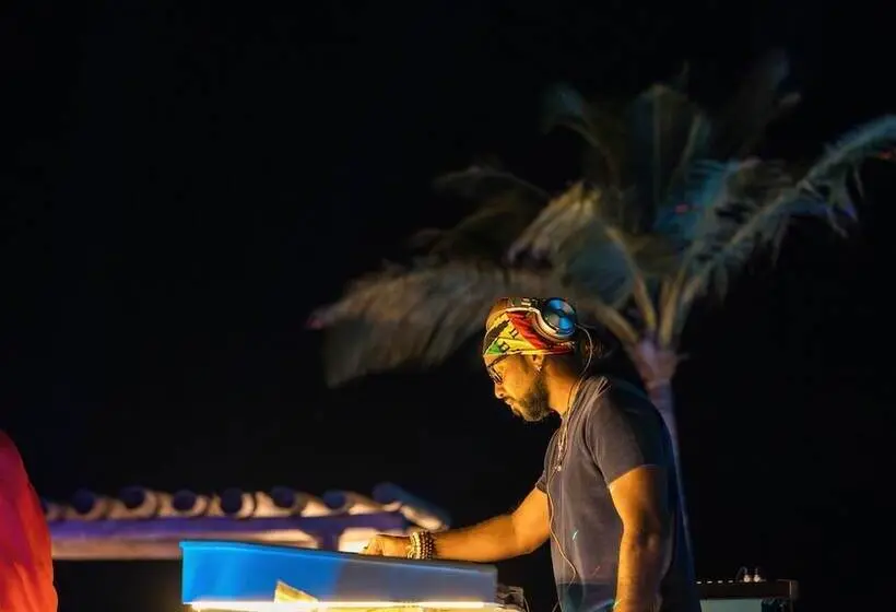 هتل Joy Island Maldives All Inclusive Resort