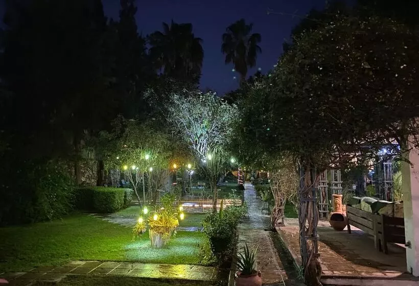 Hotelli Magnolias Jardin & Boutique Suites