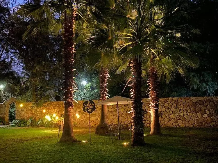 Hotelli Magnolias Jardin & Boutique Suites