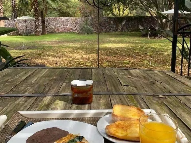 Hotelli Magnolias Jardin & Boutique Suites