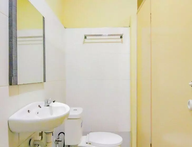 ホテル Oyo 90259 Apollo Inn