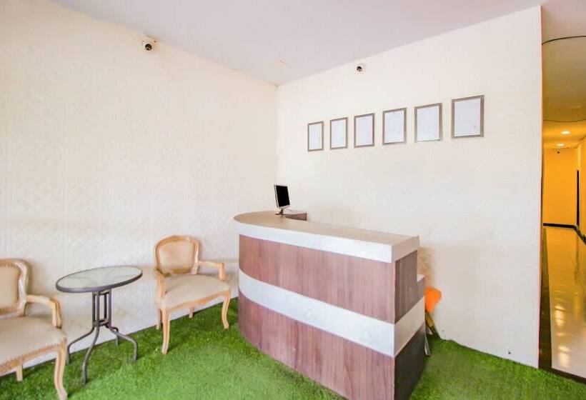 בית מלון כפרי Oyo 90259 Apollo Inn