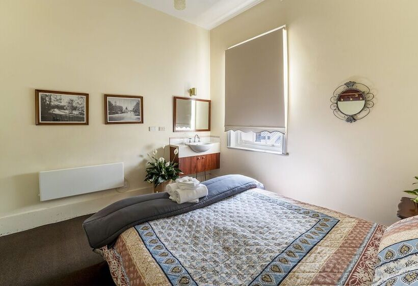 فندق Tanswells Commercial Hote