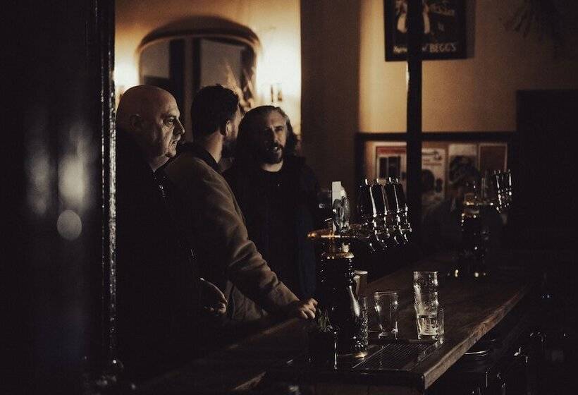 فندق Tanswells Commercial Hote