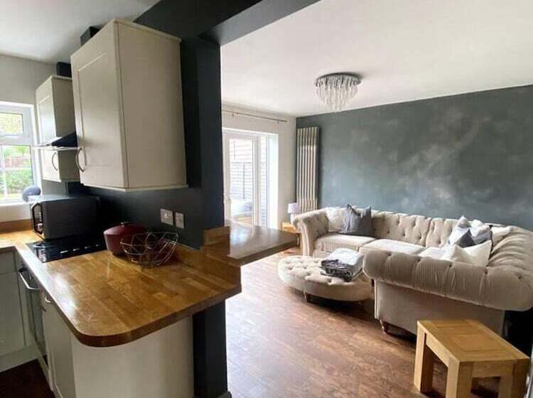 住所 Hide Away House With Hot Tub And Driveway