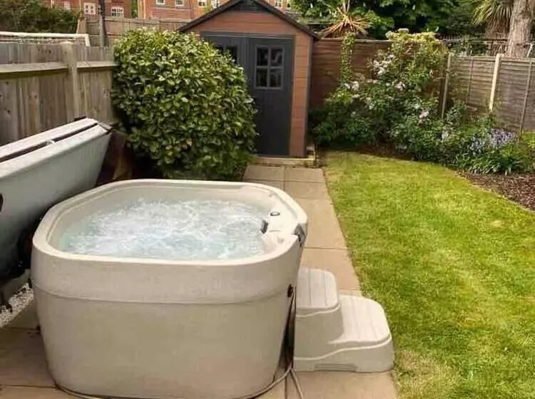 レジデンス Hide Away House With Hot Tub And Driveway