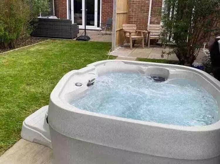 レジデンス Hide Away House With Hot Tub And Driveway
