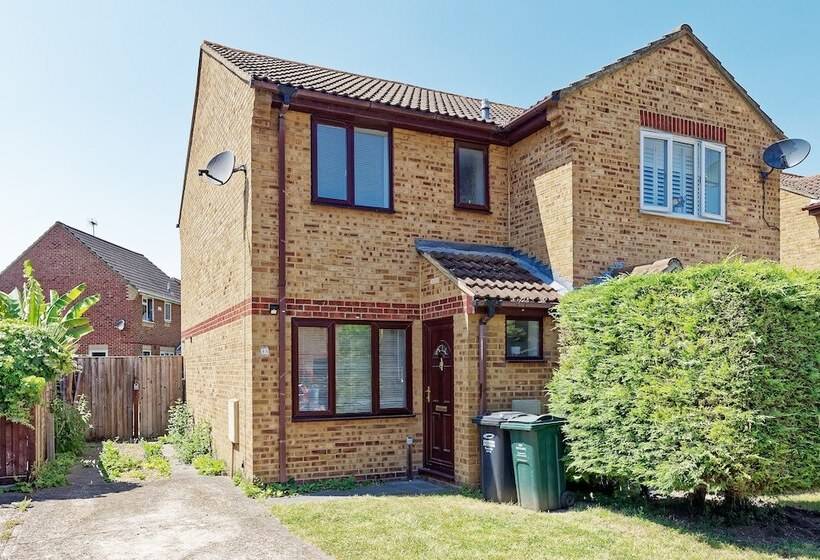 레지던스 Lovely 2 Bed House In Kent   Parking Available