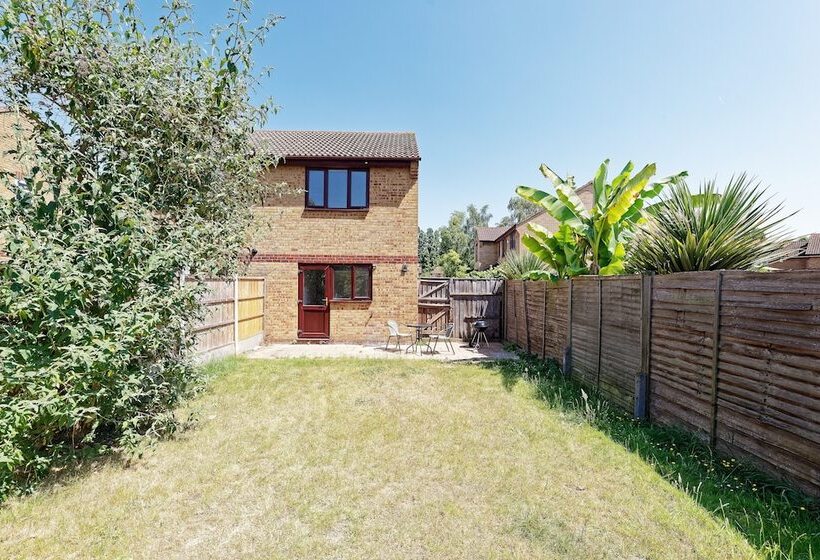 레지던스 Lovely 2 Bed House In Kent   Parking Available