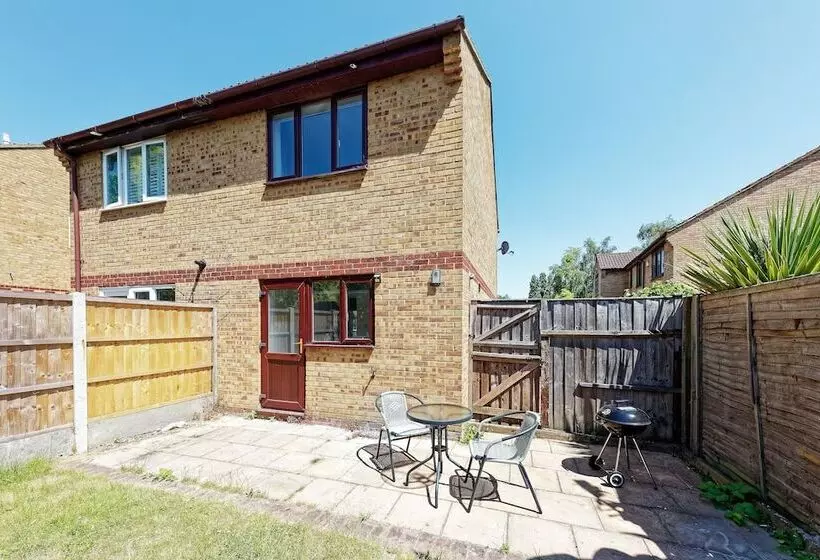 اقامتگاه Lovely 2 Bed House In Kent   Parking Available