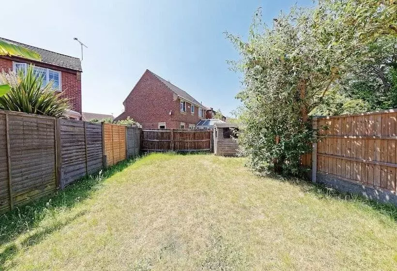 レジデンス Lovely 2 Bed House In Kent Parking Available