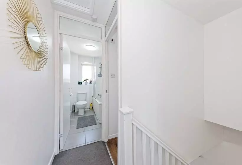 レジデンス Lovely 2 Bed House In Kent Parking Available