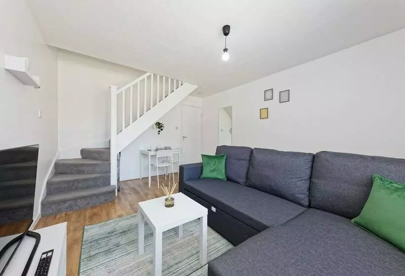 レジデンス Lovely 2 Bed House In Kent Parking Available