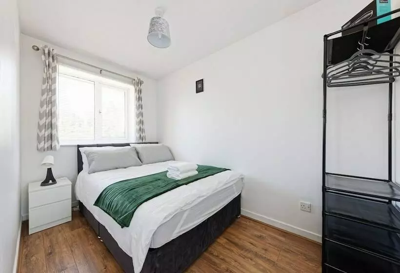 اقامتگاه Lovely 2 Bed House In Kent   Parking Available