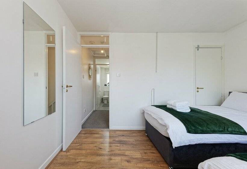 Residència Lovely 2 Bed House In Kent   Parking Available