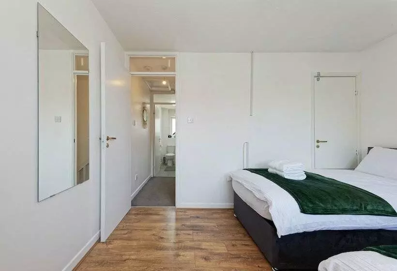 レジデンス Lovely 2 Bed House In Kent Parking Available