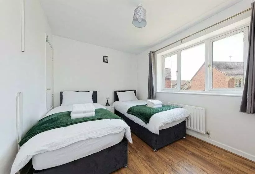 レジデンス Lovely 2 Bed House In Kent Parking Available