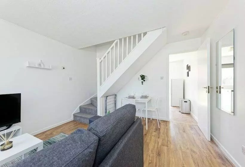 レジデンス Lovely 2 Bed House In Kent Parking Available