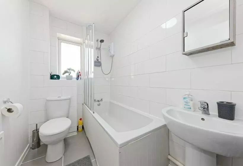 レジデンス Lovely 2 Bed House In Kent Parking Available