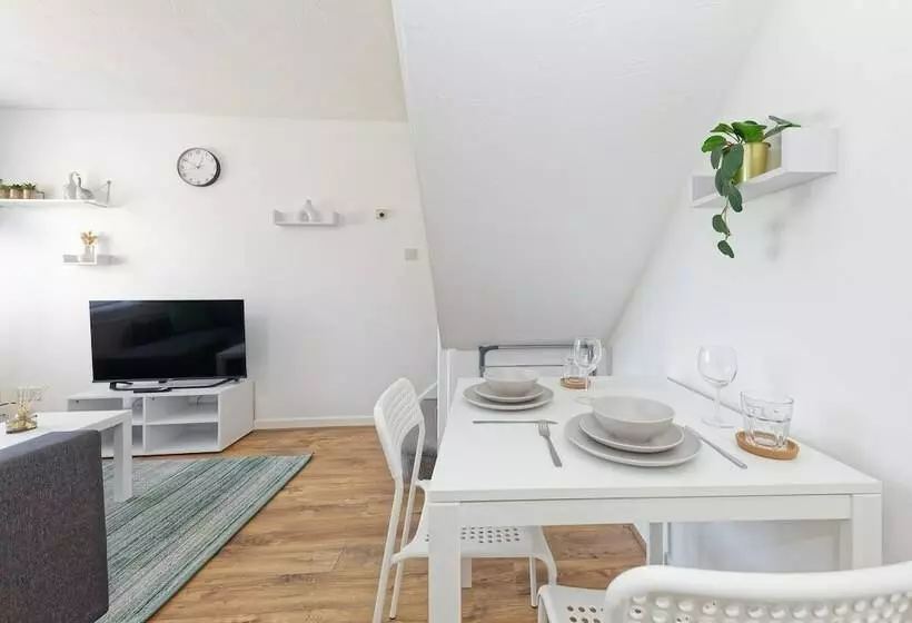 Residenssi Lovely 2 Bed House In Kent Parking Available