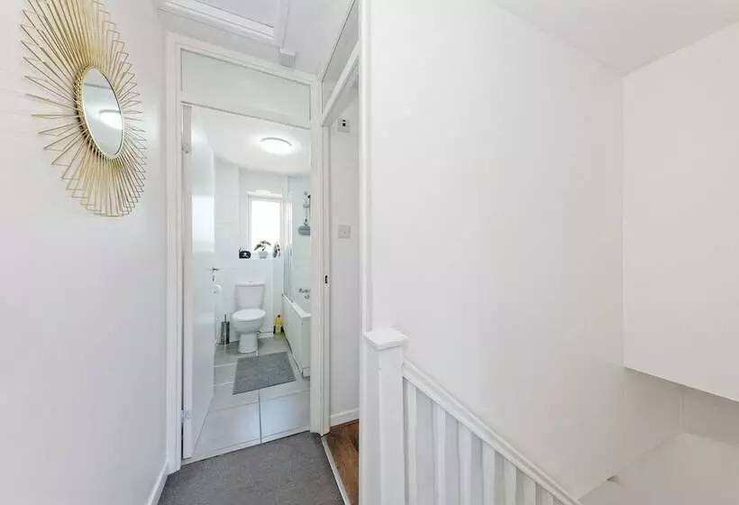 レジデンス Lovely 2 Bed House In Kent Parking Available