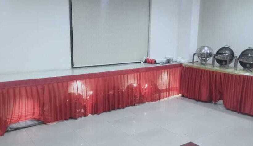 فندق Corporate Inn